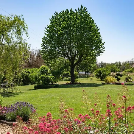 Au Bouquet De Somme Bed & Breakfast