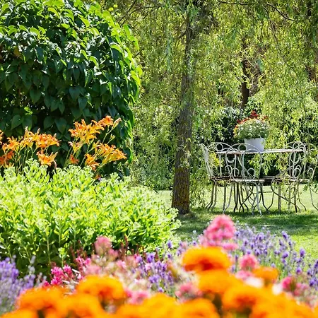 Au Bouquet De Somme Bed & Breakfast *